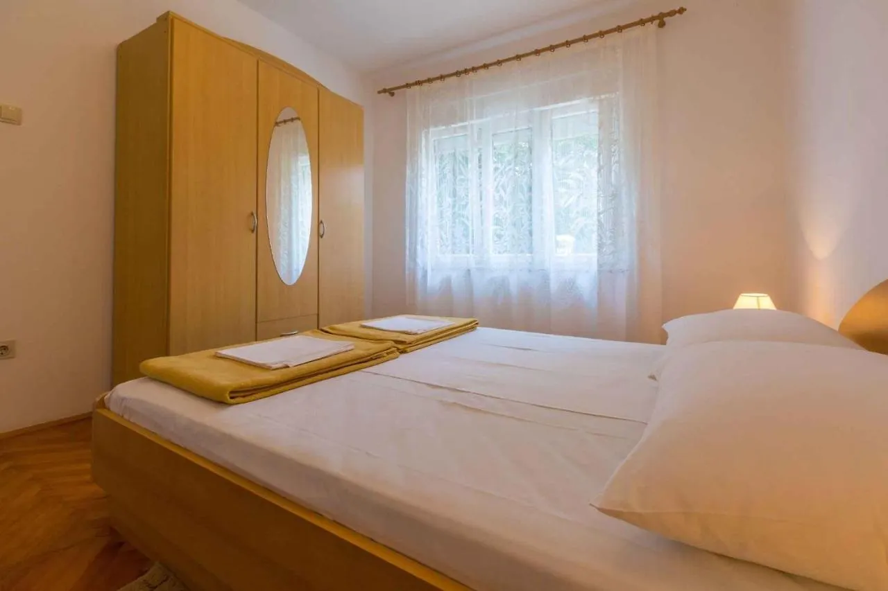Apartments In Novi Vinodolski 39125