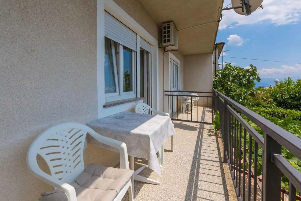 Apartments In Novi Vinodolski 39125