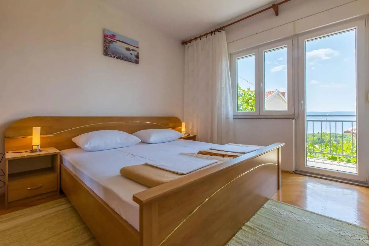 Apartments In Novi Vinodolski 39125