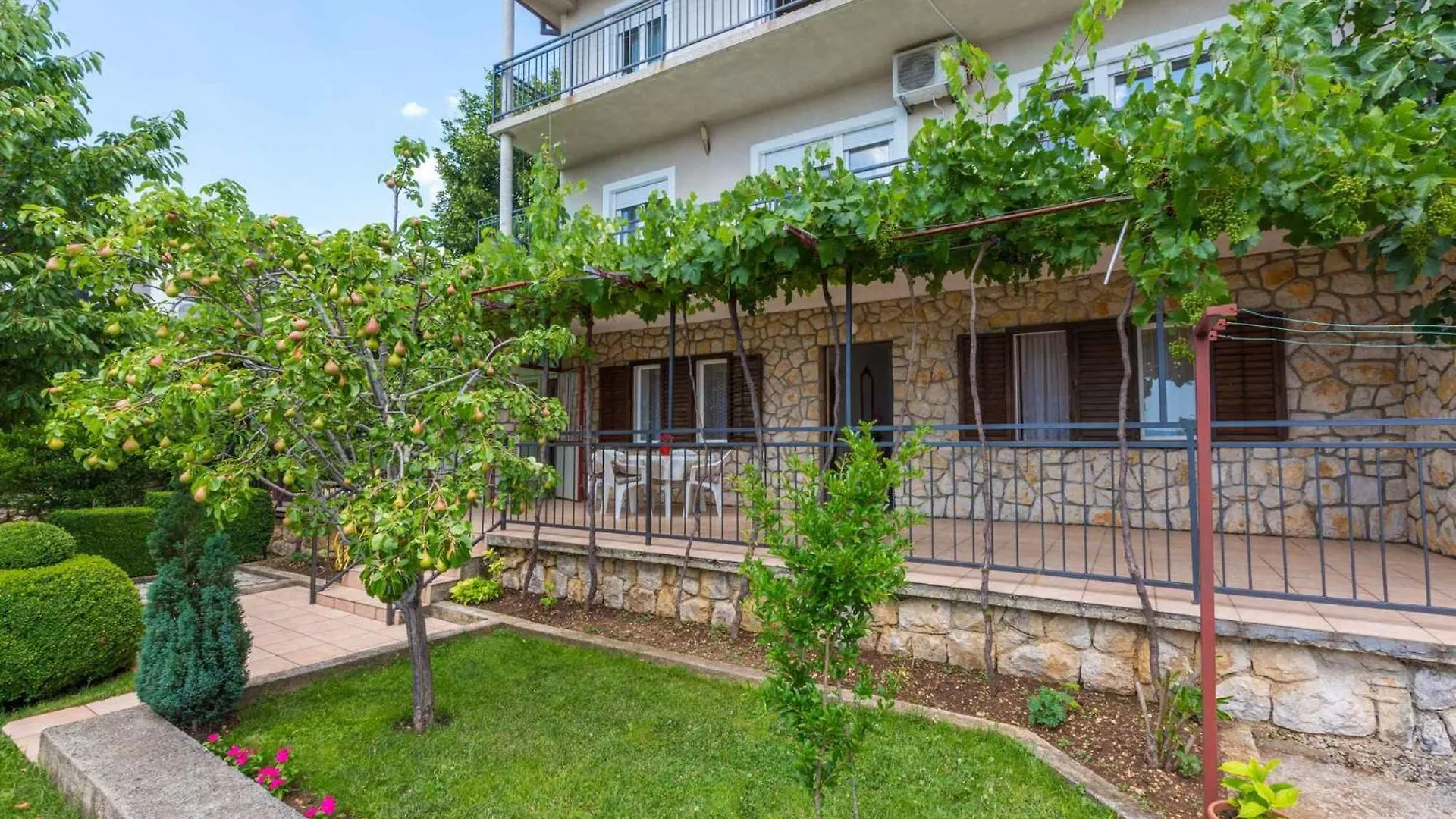 Apartments In Novi Vinodolski 39125